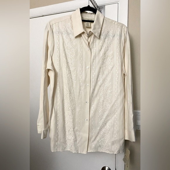NWT Easy Spirit Silk Embroidered Button Down Long Sleeve Ivory Shirt Size Medium - Picture 1 of 6